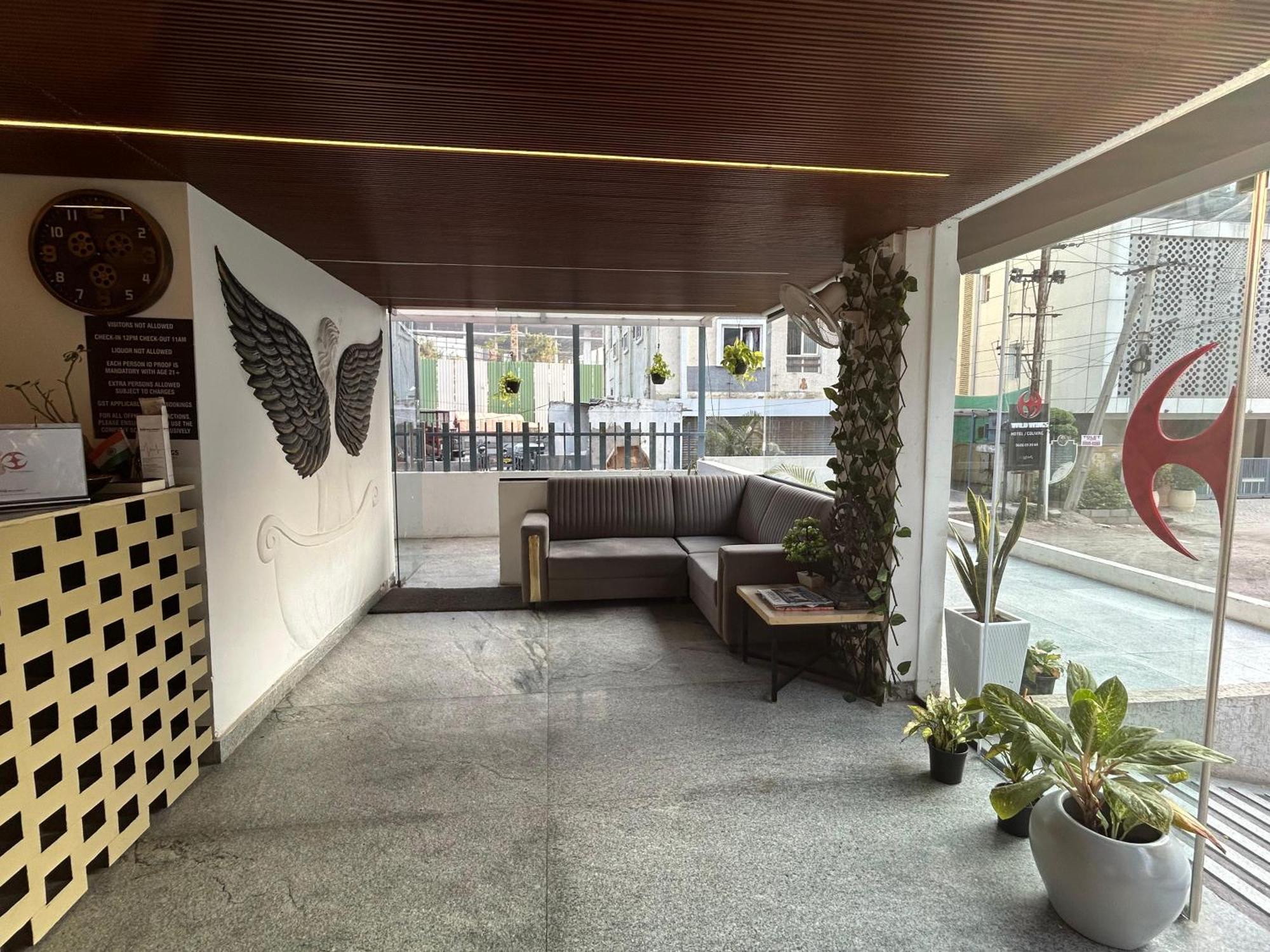 Wild Wings Premium Hotel Hyderabad Exterior foto